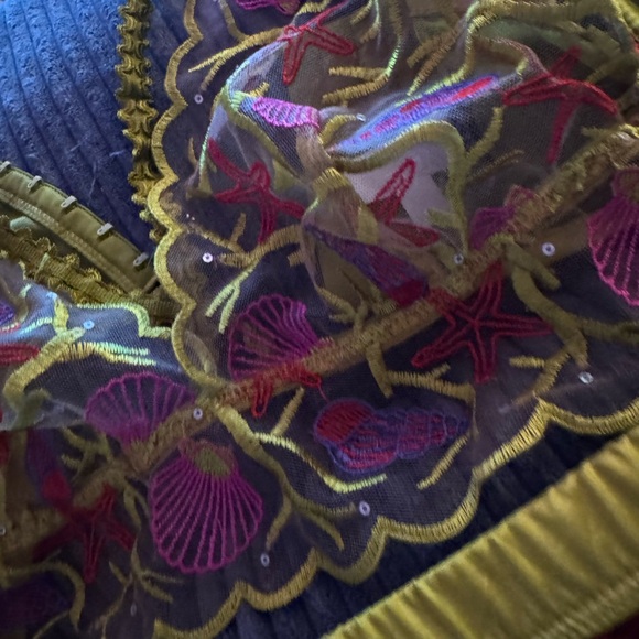 Sequin Shell Embroidery 3PC lingerie set never worn - Picture 6 of 6